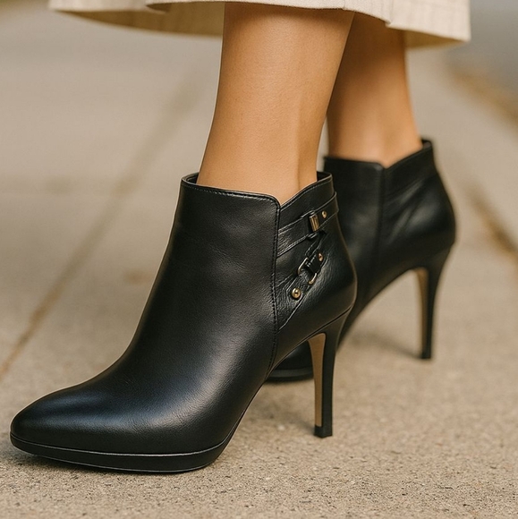 Marc Fisher booties. Size 6 - Picture 1 of 8